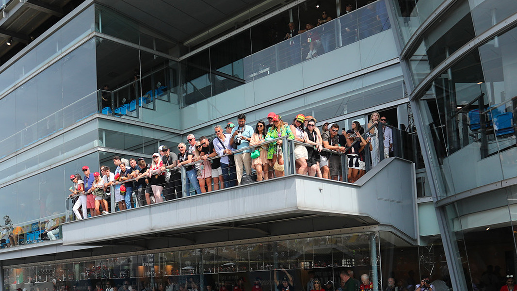 Tifosi sulla tribuna dell'Autodromo Nazionale Monza