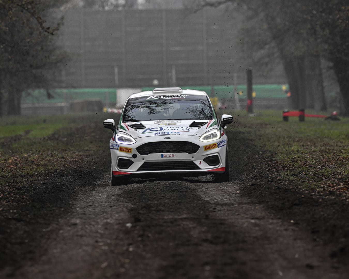 Macchina in gara al rally di Monza 2023